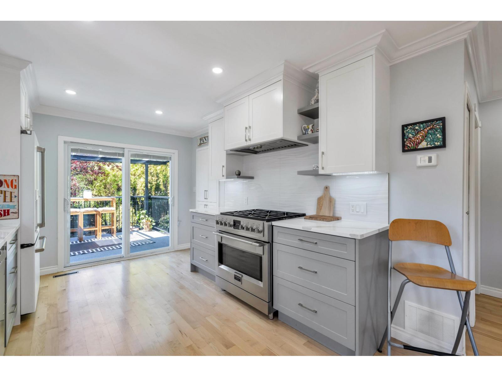 871 Kent Street, White Rock, British Columbia  V4B 4S7 - Photo 10 - R3154256
