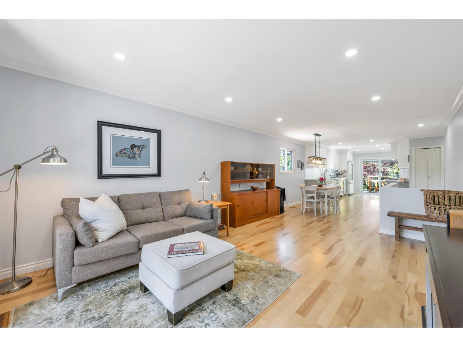 871 Kent Street, White Rock, British Columbia  V4B 4S7 - Photo 7 - R3154256