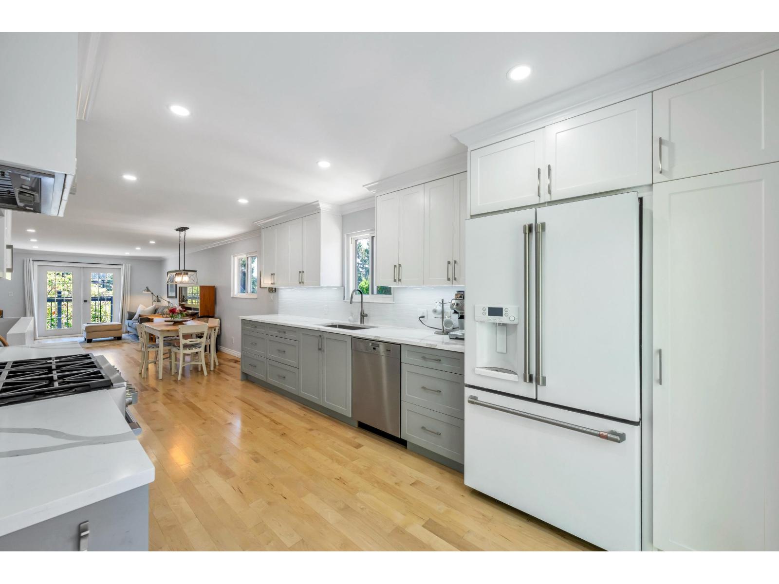 871 Kent Street, White Rock, British Columbia  V4B 4S7 - Photo 12 - R3154256