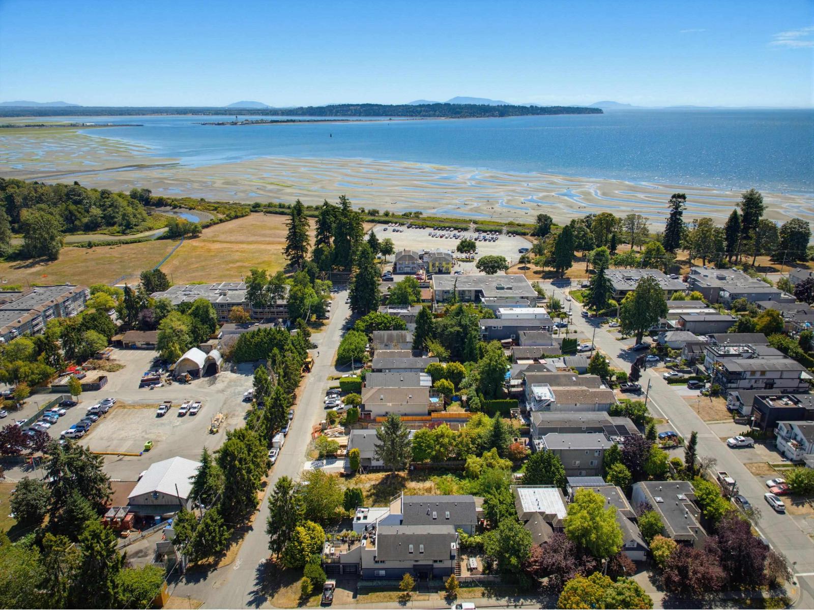 871 Kent Street, White Rock, British Columbia  V4B 4S7 - Photo 2 - R3154256