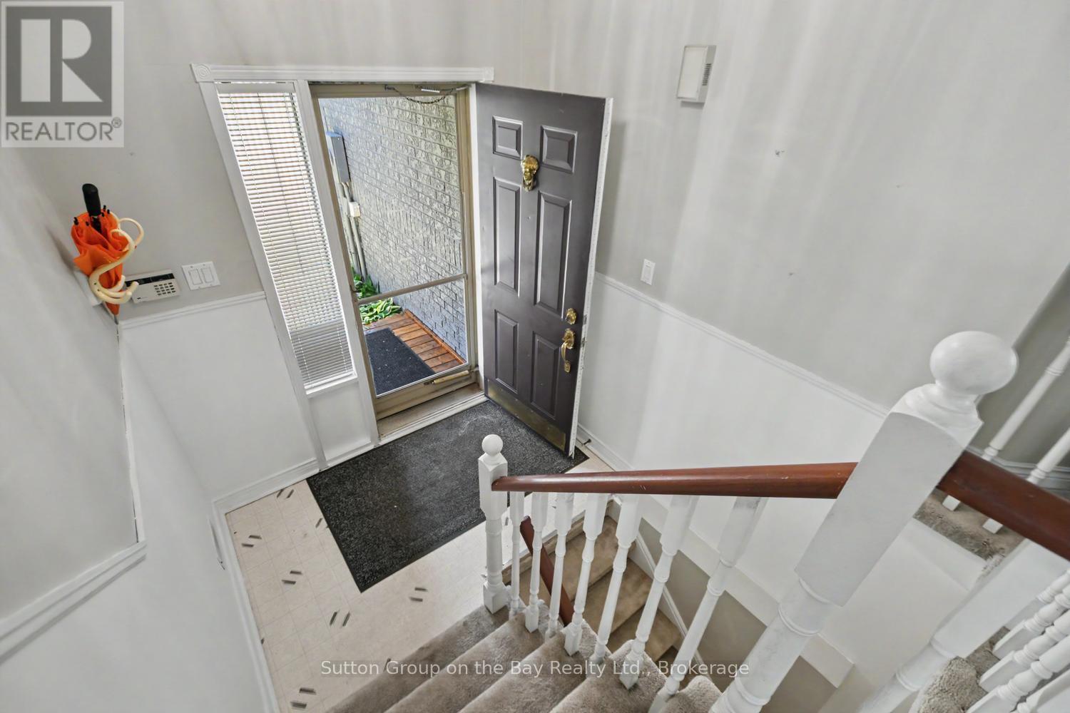 6 Donald Crescent, Wasaga Beach, Ontario  L9Z 1E1 - Photo 3 - S13568504