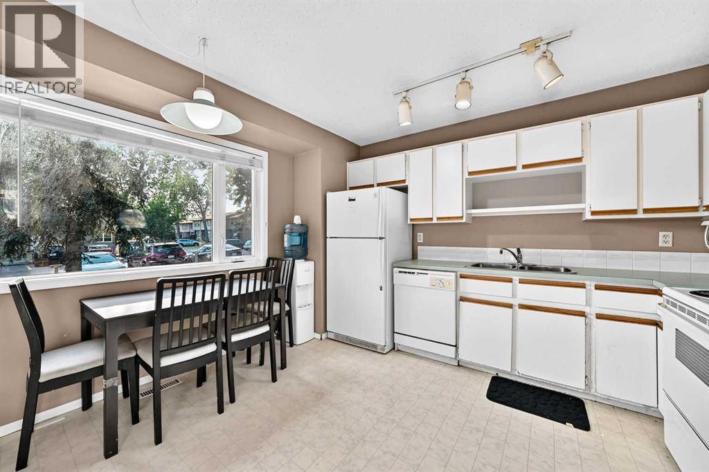 13, 123 Queensland Drive SE, Calgary, Alberta  T2J 3R3 - Photo 4 - A2333194