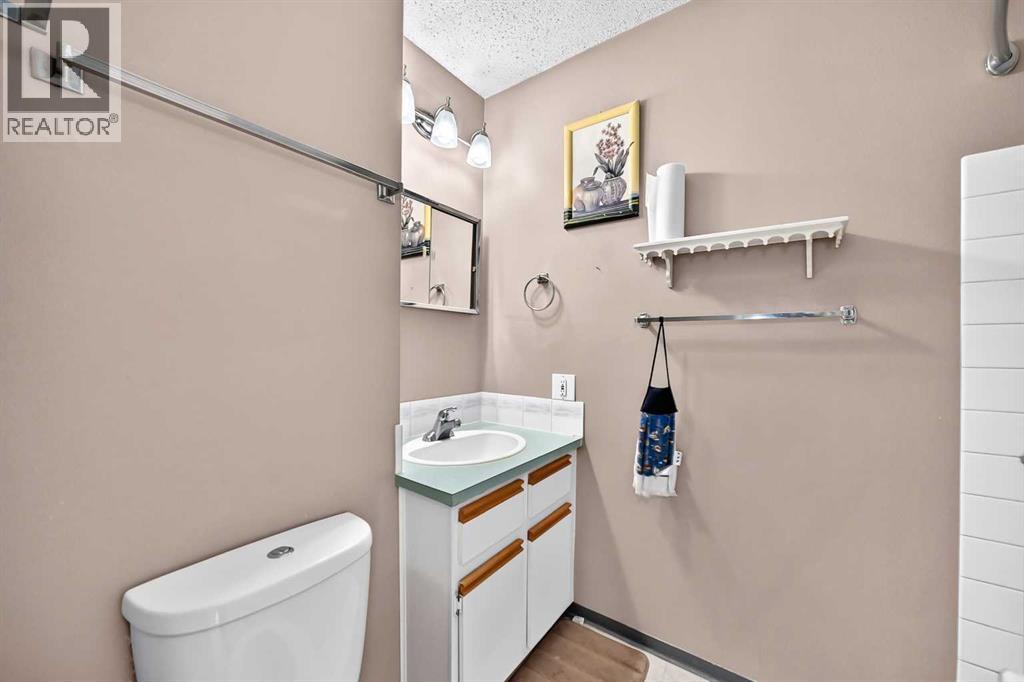 13, 123 Queensland Drive SE, Calgary, Alberta  T2J 3R3 - Photo 16 - A2333194