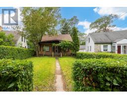 7 SAUNDERS CRESCENT, Toronto, Ontario