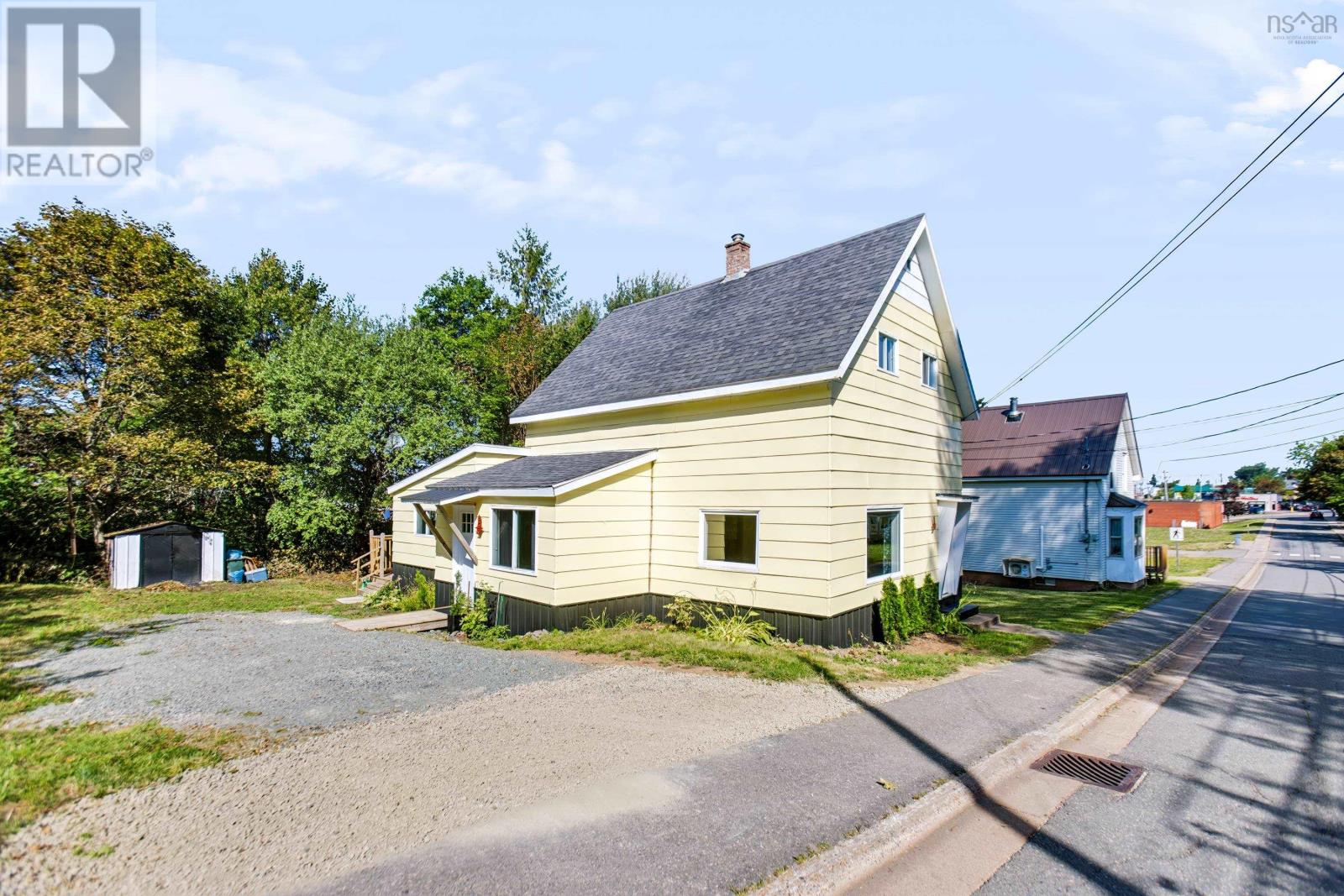37 Church Street, Springhill, Nova Scotia  B0M 1X0 - Photo 2 - 202620646