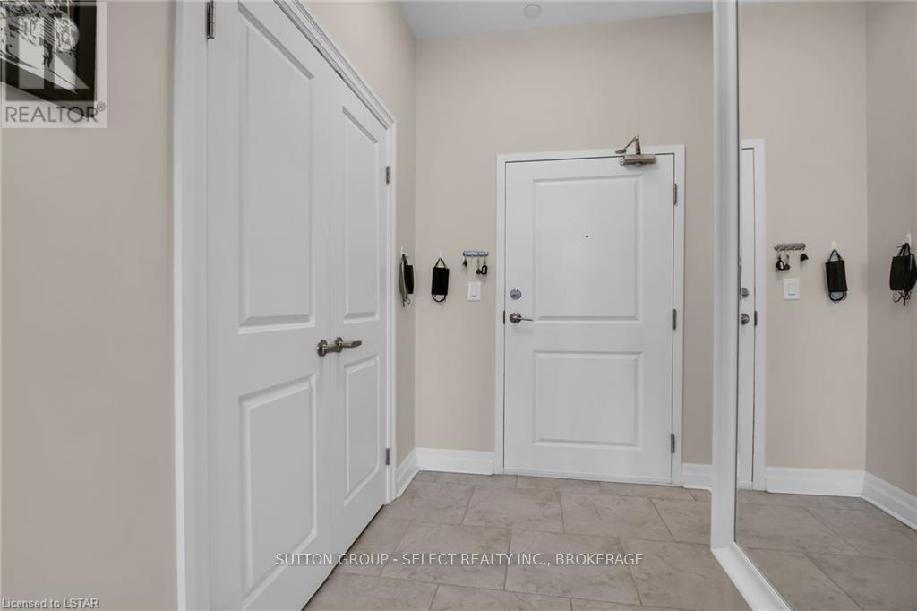1002 - 260 Villagewalk Boulevard, London North, Ontario  N6G 0P6 - Photo 6 - X13683826