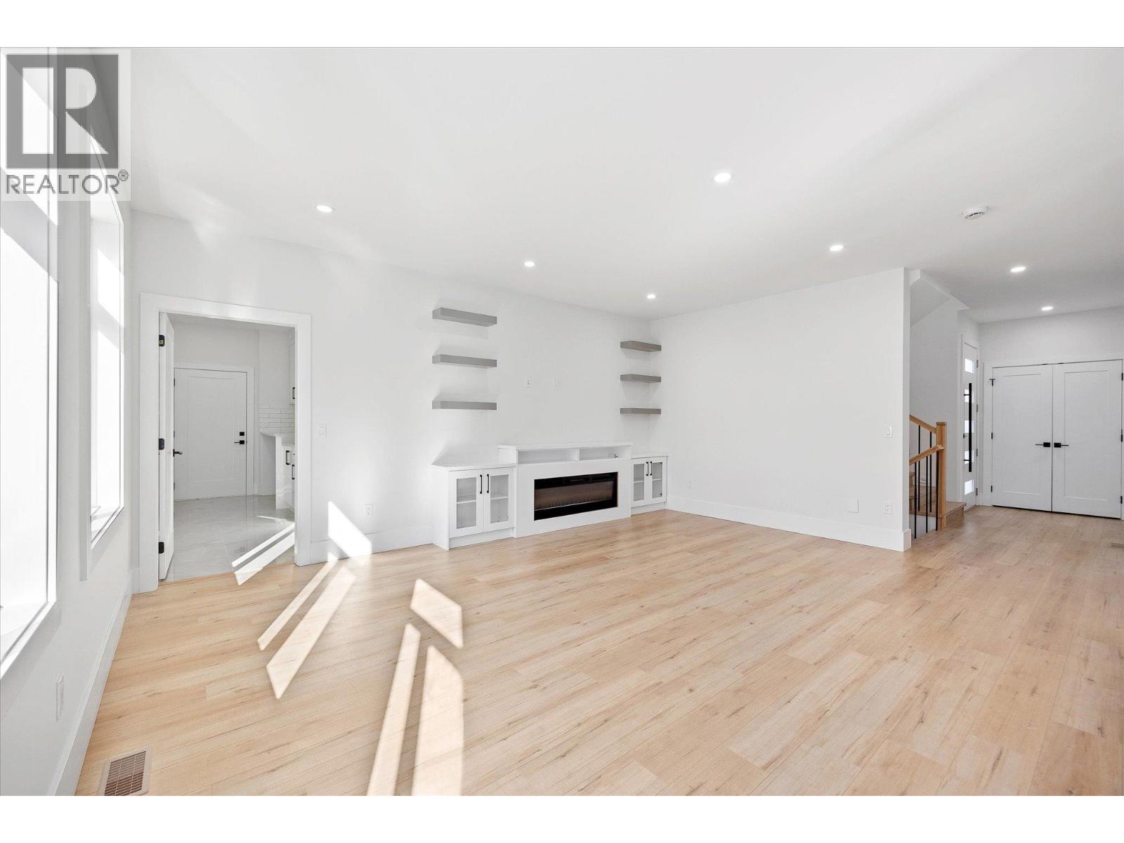 705 Mcclure Road, Kelowna, British Columbia  V1W 1M2 - Photo 5 - 10387581