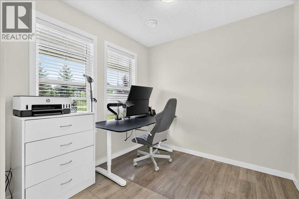 435 South Point Lane Sw, Airdrie, Alberta  T4B 5G8 - Photo 5 - A2331669