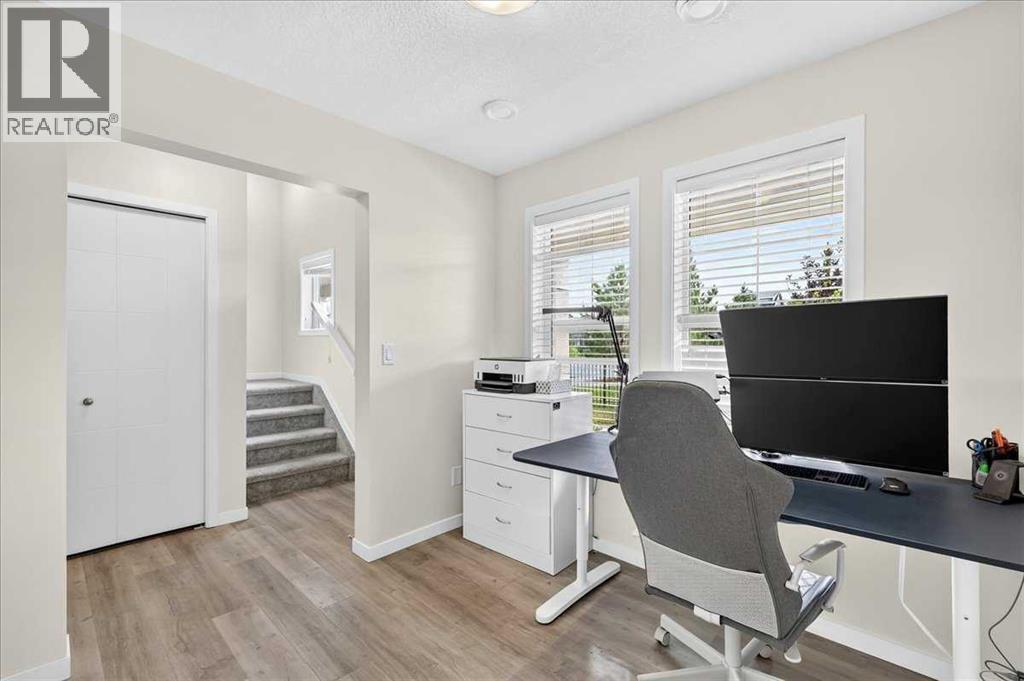 435 South Point Lane Sw, Airdrie, Alberta  T4B 5G8 - Photo 6 - A2331669