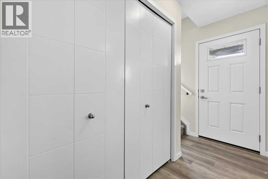 435 South Point Lane Sw, Airdrie, Alberta  T4B 5G8 - Photo 4 - A2331669