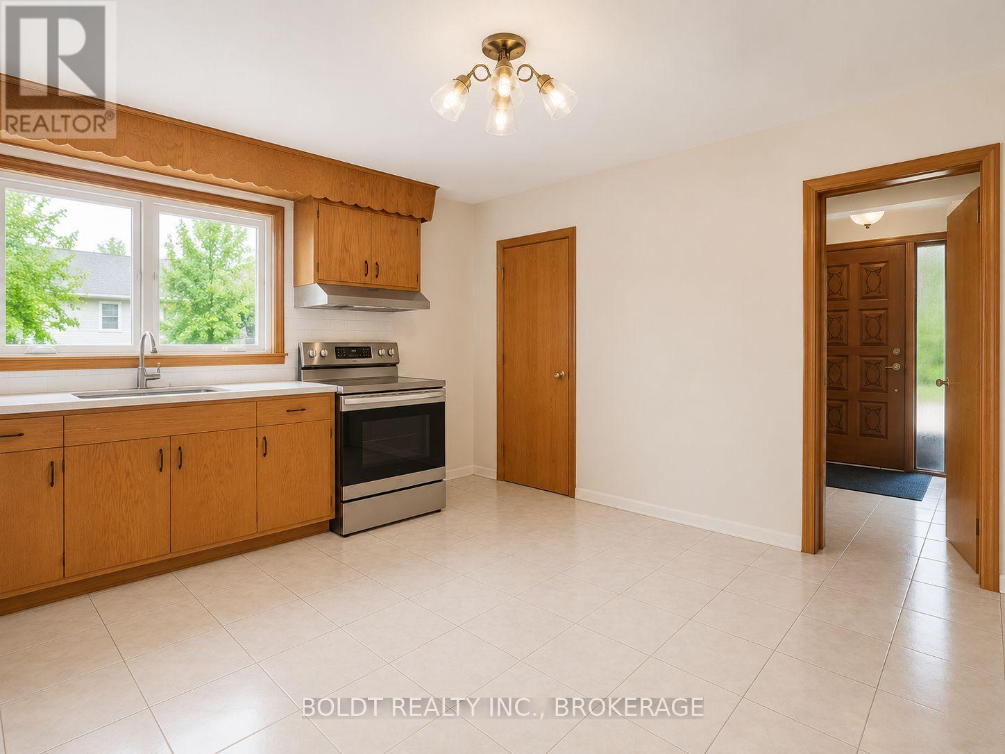 5568 Drummond Road, Niagara Falls, Ontario  L2G 4L3 - Photo 6 - X13683874