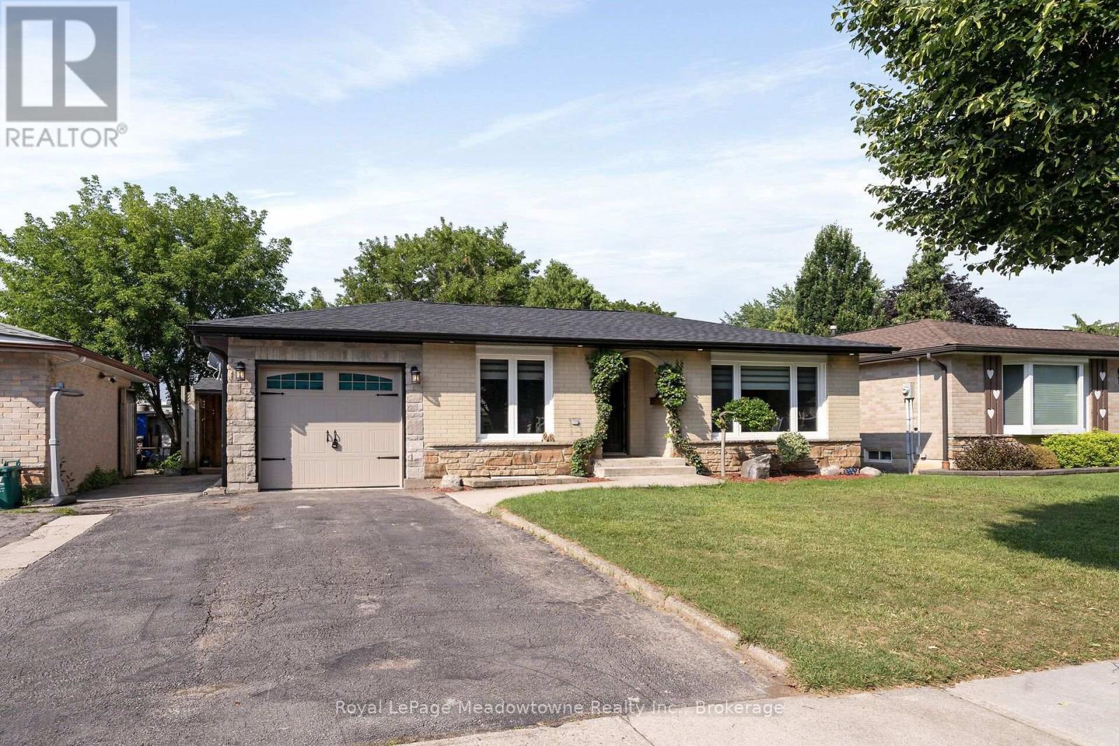 96 MACDONALD CRESCENT, Milton, Ontario