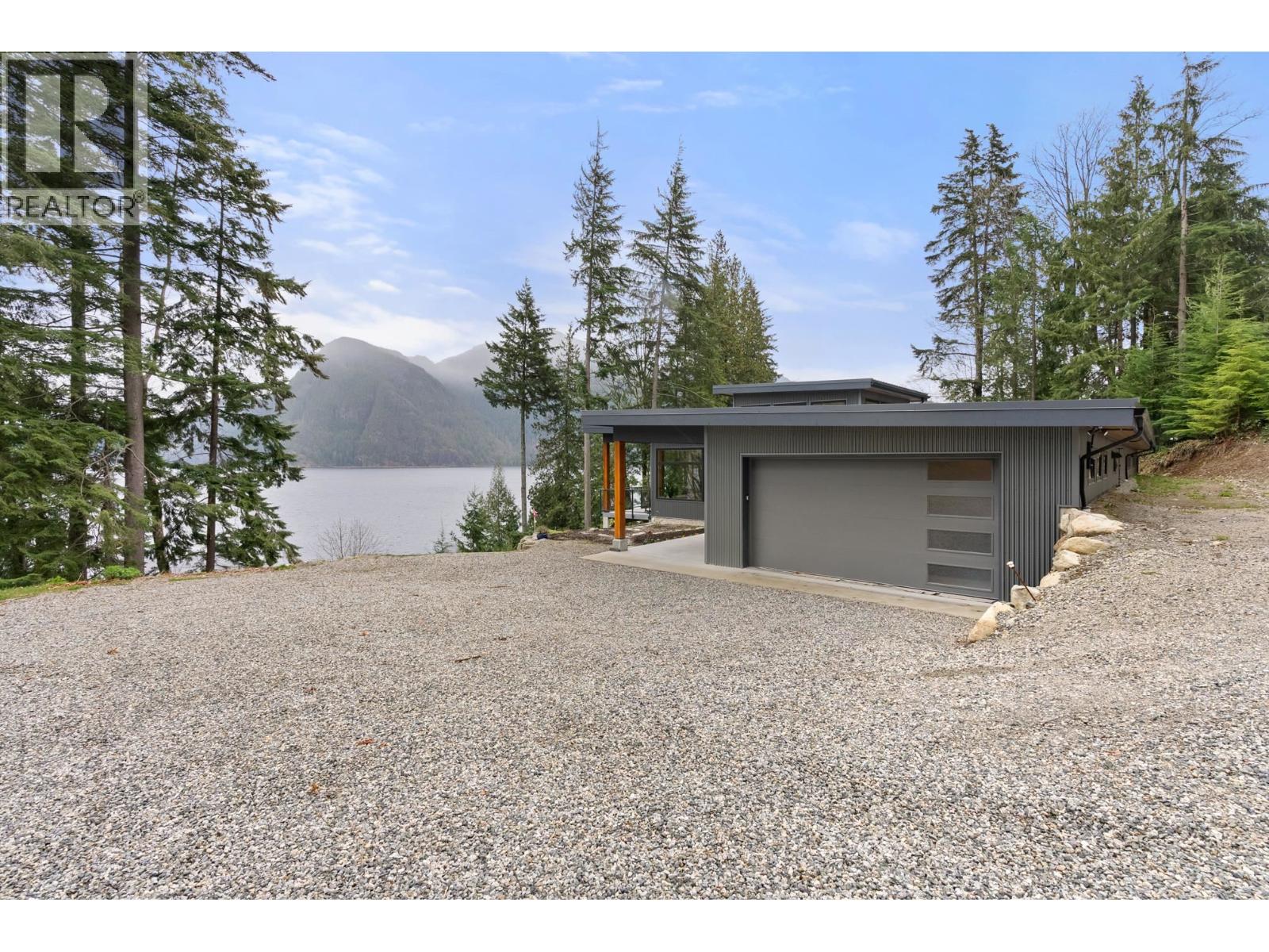 103 Witherby Road, Gibsons, British Columbia  V0N 1V6 - Photo 2 - R3156207