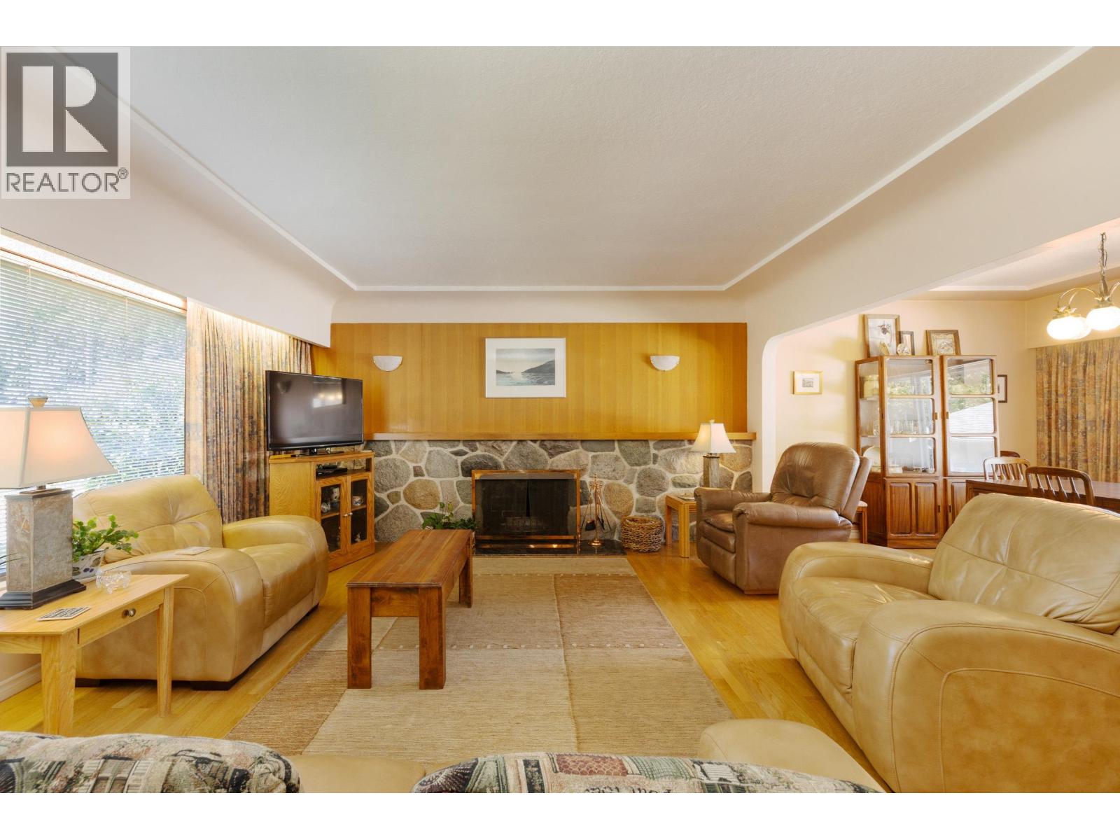 541 Cochrane Avenue, Coquitlam, British Columbia  V3J 2A3 - Photo 4 - R3154157