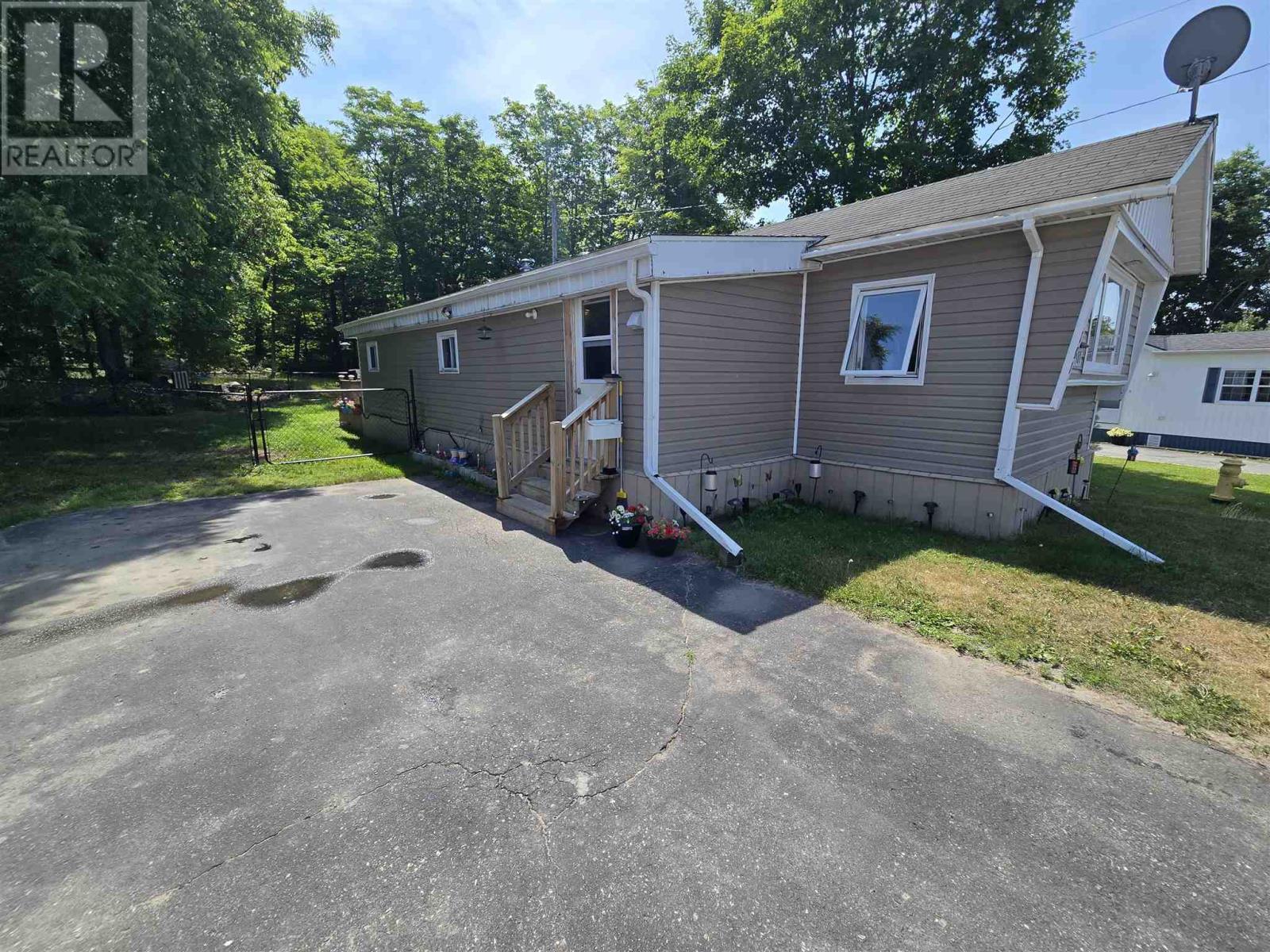 181 Westhill Rd, Elliot Lake, Ontario  P5A 1A9 - Photo 2 - SM261838