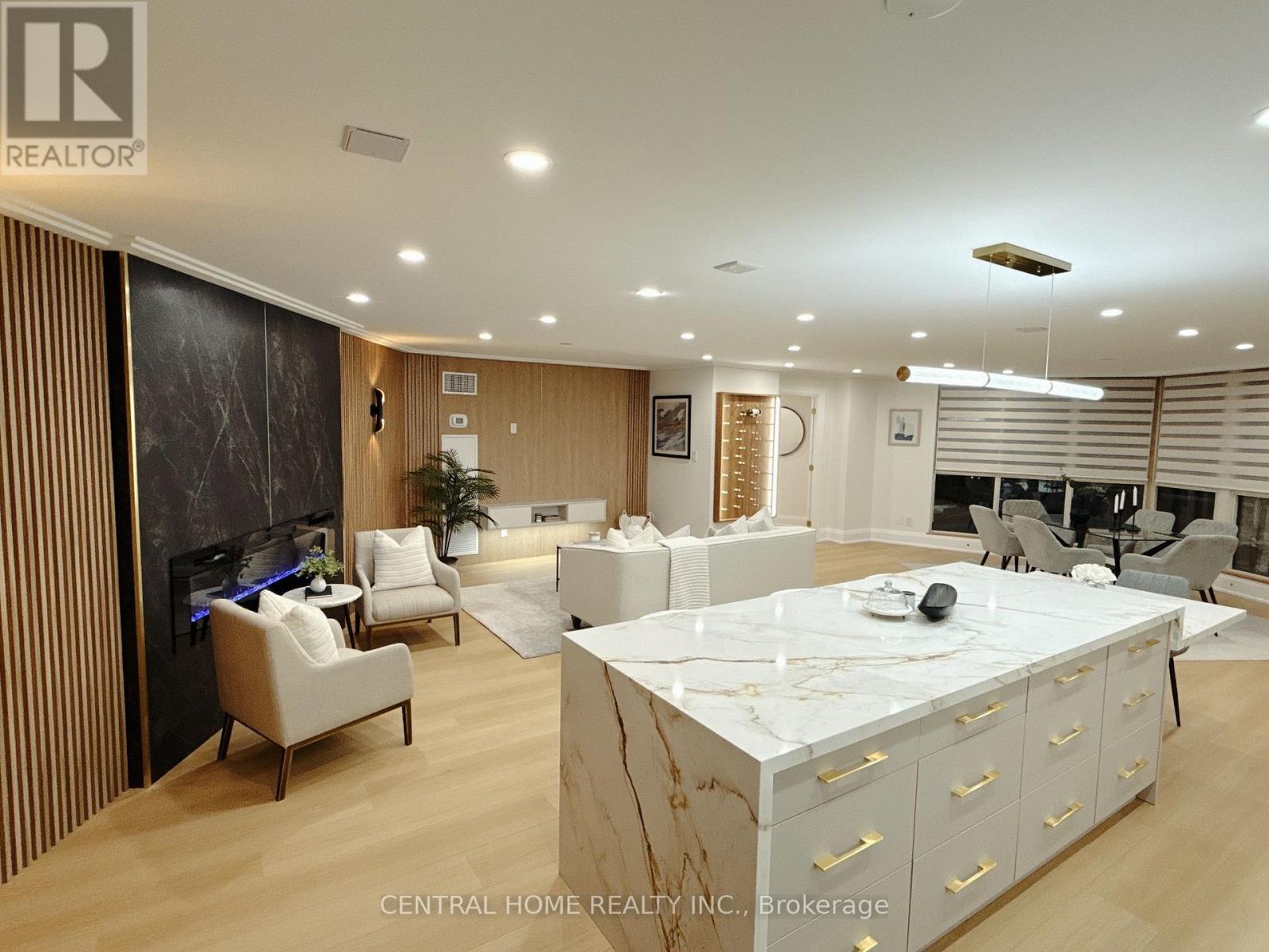 <div class="slider-price">$1,177,000</div><p>302 - 85 Skymark Drive, Toronto, Ontario</p>