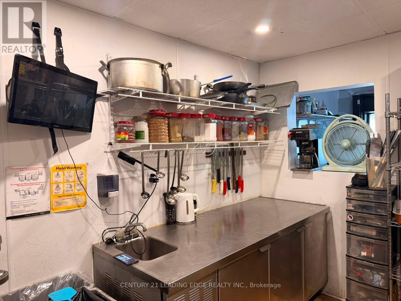 3128 Dundas Street W, Toronto, Ontario M6P 2A1 - Photo 10 - W13683728
