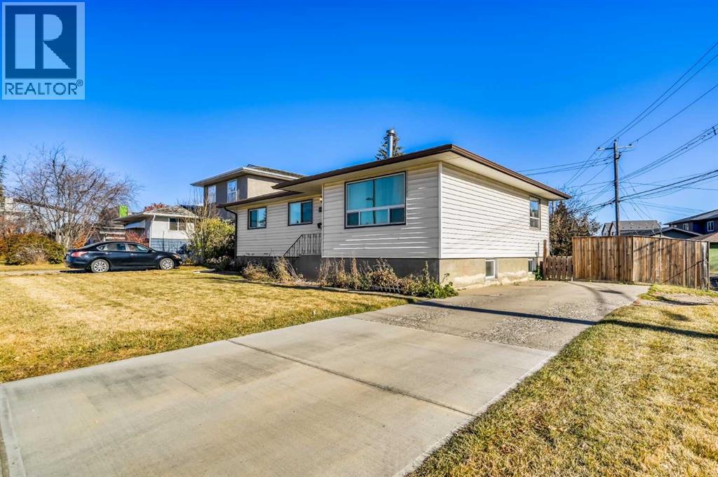 3452 37 Street SW, Calgary, Alberta  T3E 3C1 - Photo 1 - A2315022