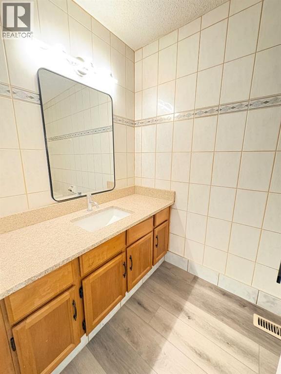 6879 Rundlehorn Drive Ne, Calgary, Alberta  T1Y 4P2 - Photo 16 - A2328399