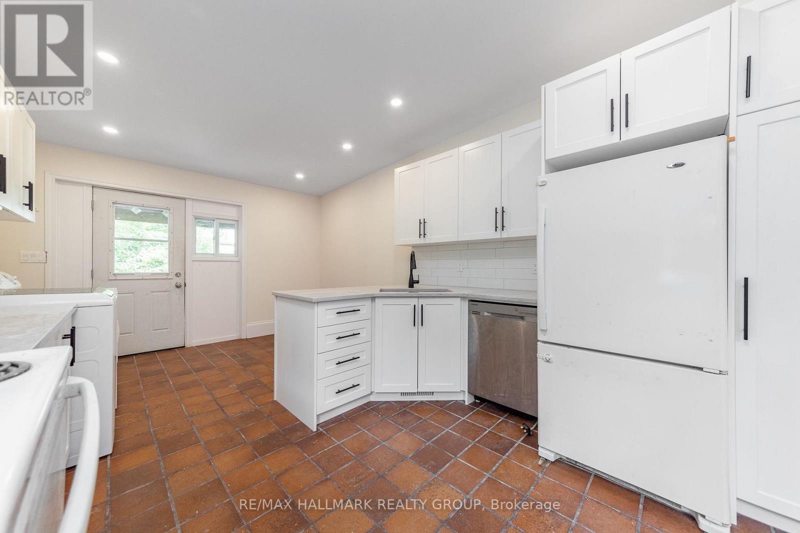 Unit A - 127 Henderson Avenue, Ottawa, Ontario K1N 7P5 - Photo 2 - X13684068