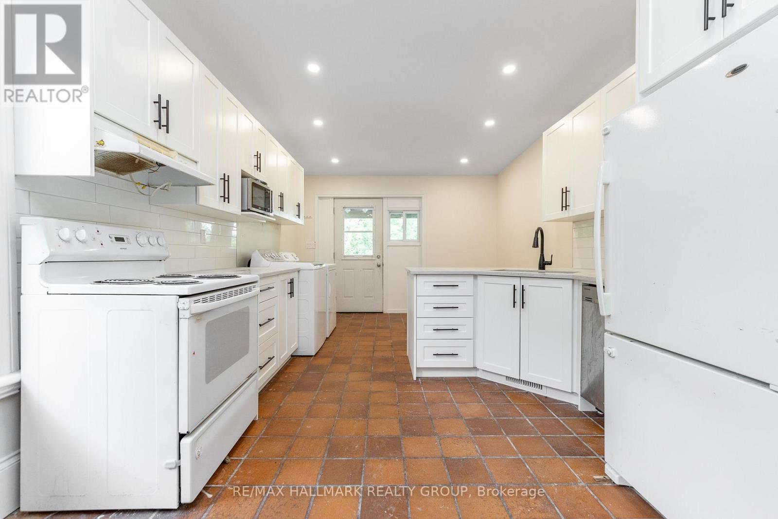 Unit A - 127 Henderson Avenue, Ottawa, Ontario K1N 7P5 - Photo 3 - X13684068