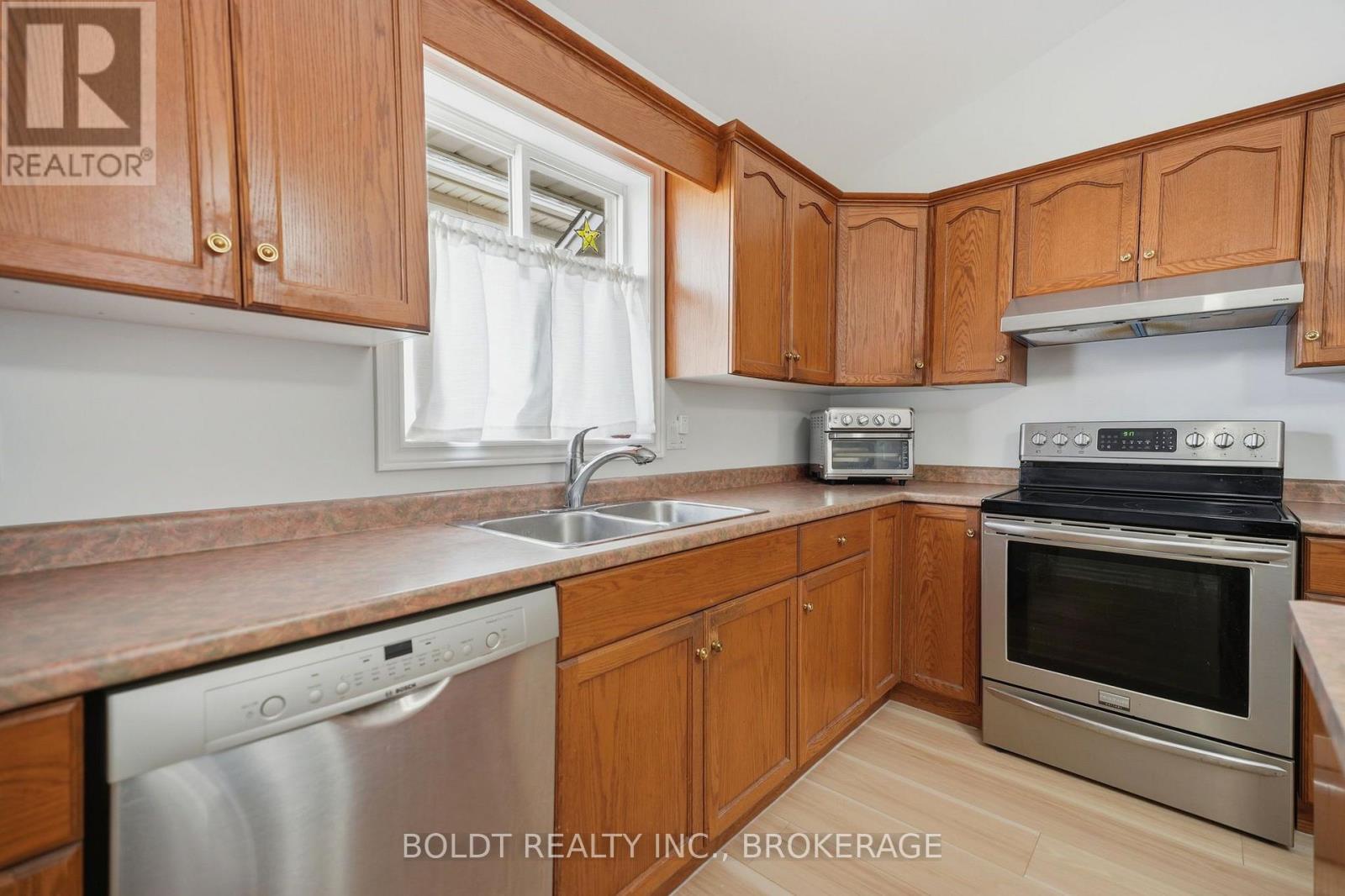 22 Graves Crescent, St. Catharines, Ontario  L2S 3Z6 - Photo 15 - X13684136