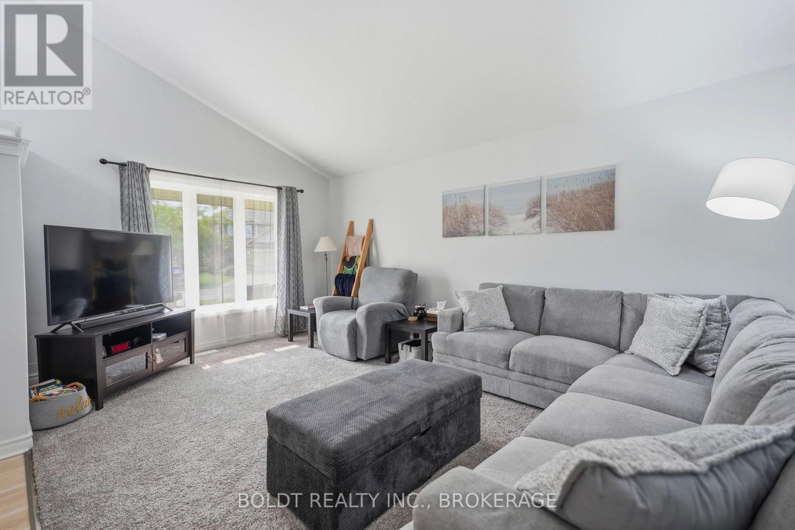 22 Graves Crescent, St. Catharines, Ontario  L2S 3Z6 - Photo 7 - X13684136