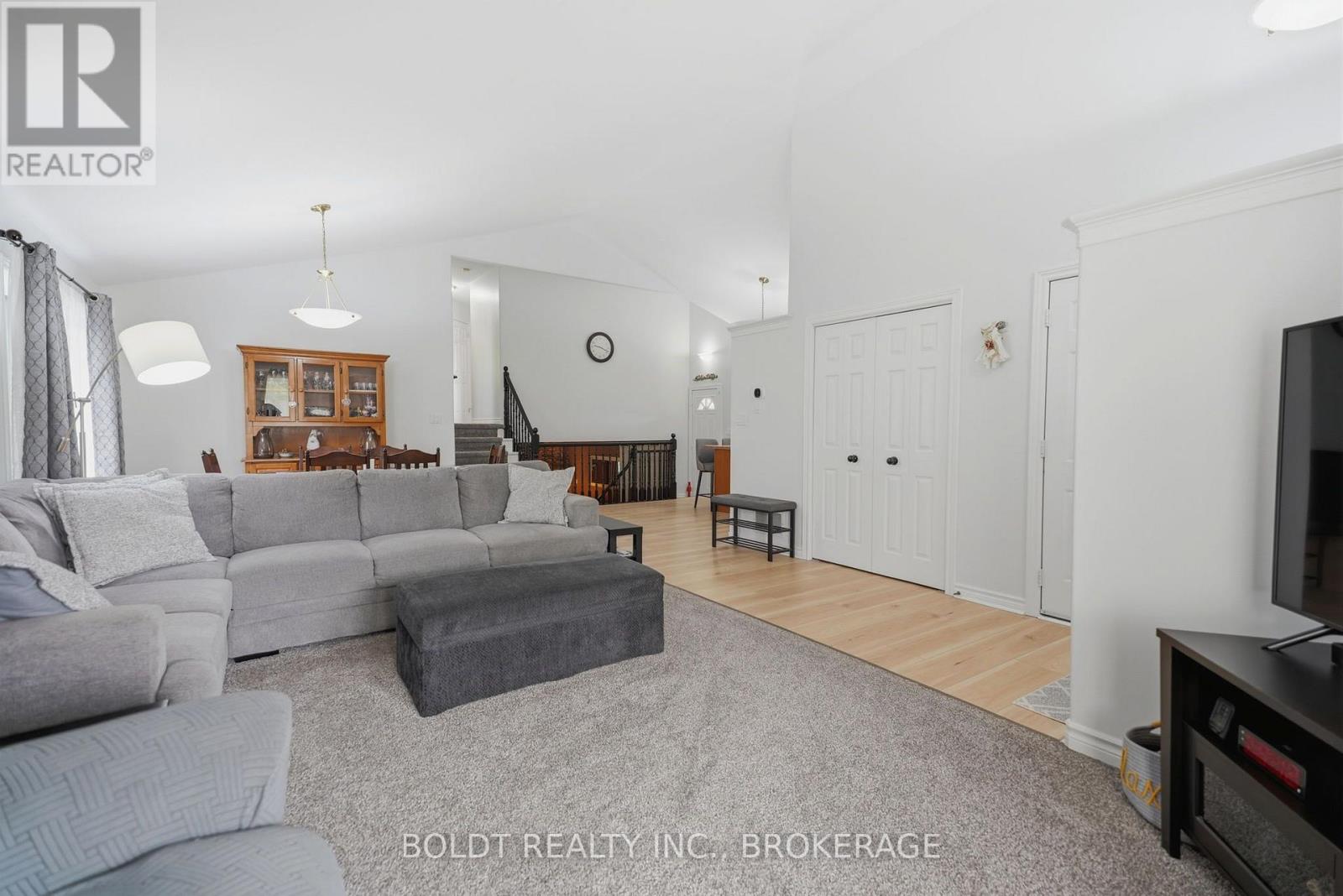 22 Graves Crescent, St. Catharines, Ontario  L2S 3Z6 - Photo 8 - X13684136