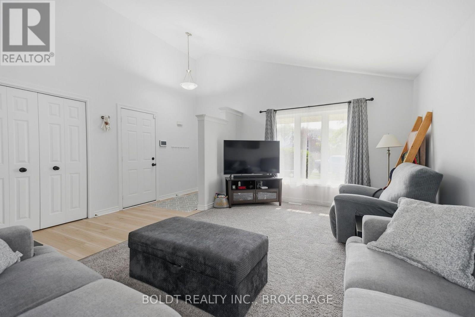22 Graves Crescent, St. Catharines, Ontario  L2S 3Z6 - Photo 9 - X13684136