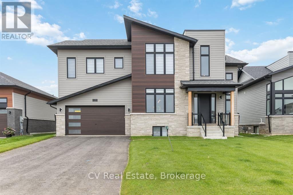 125 STONELEIGH DRIVE, Blue Mountains, Ontario