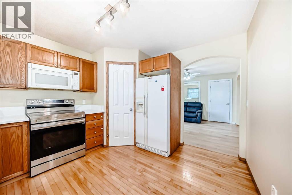 30 Covehaven View NE, Calgary, Alberta  T3R 1S6 - Photo 6 - A2337869