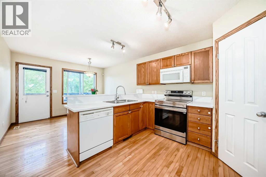 30 Covehaven View NE, Calgary, Alberta  T3R 1S6 - Photo 7 - A2337869