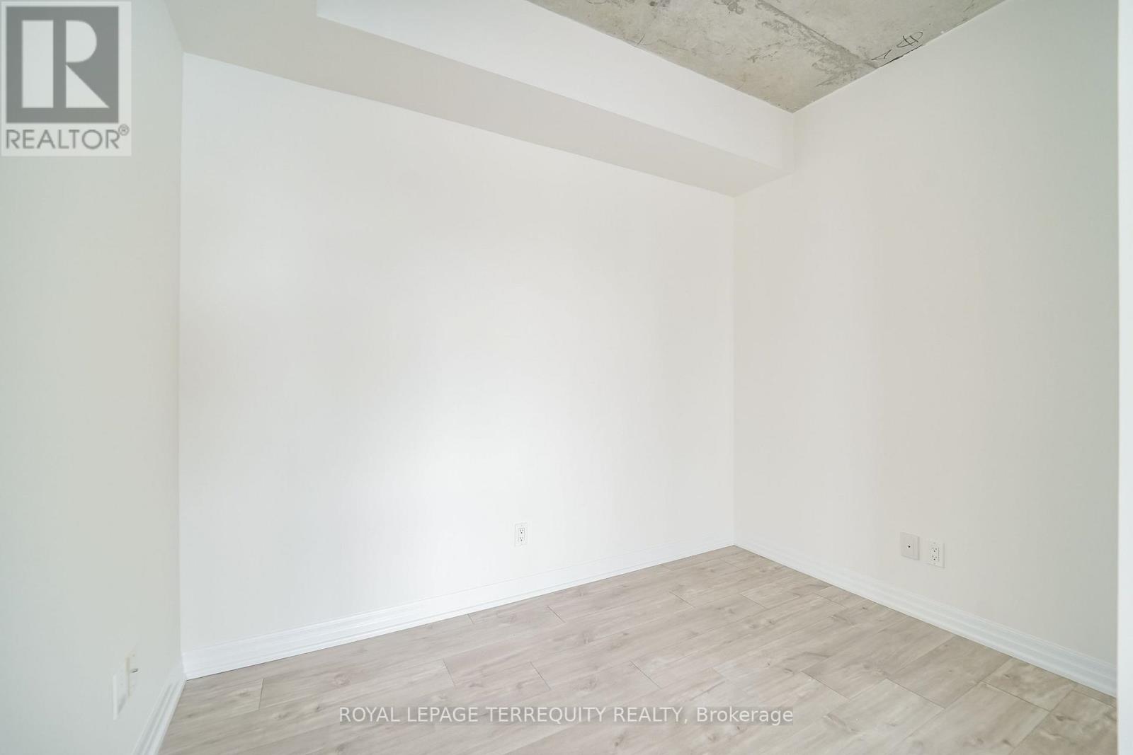 2606 - 88 BLUE JAYS WAY