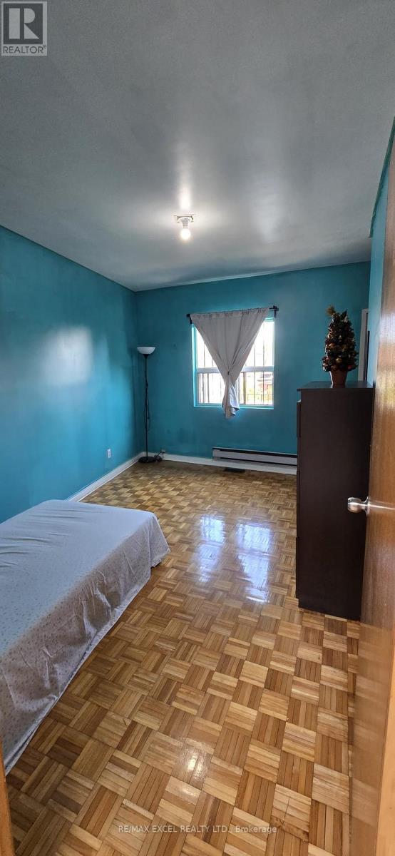 APT #2 - 1584 DUNDAS STREET W