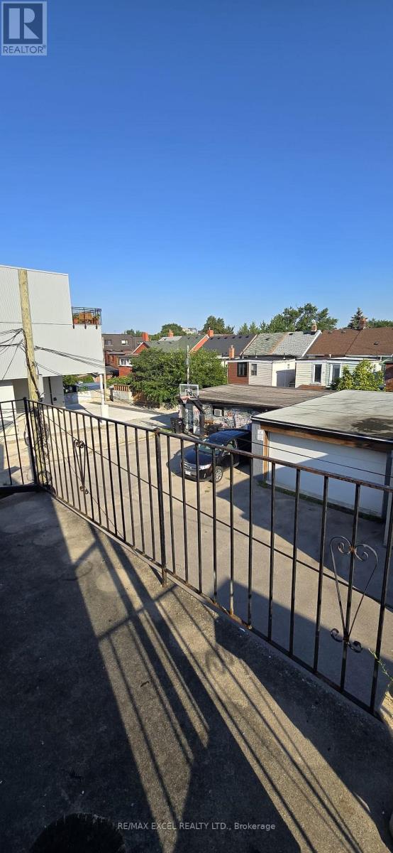 APT #2 - 1584 DUNDAS STREET W