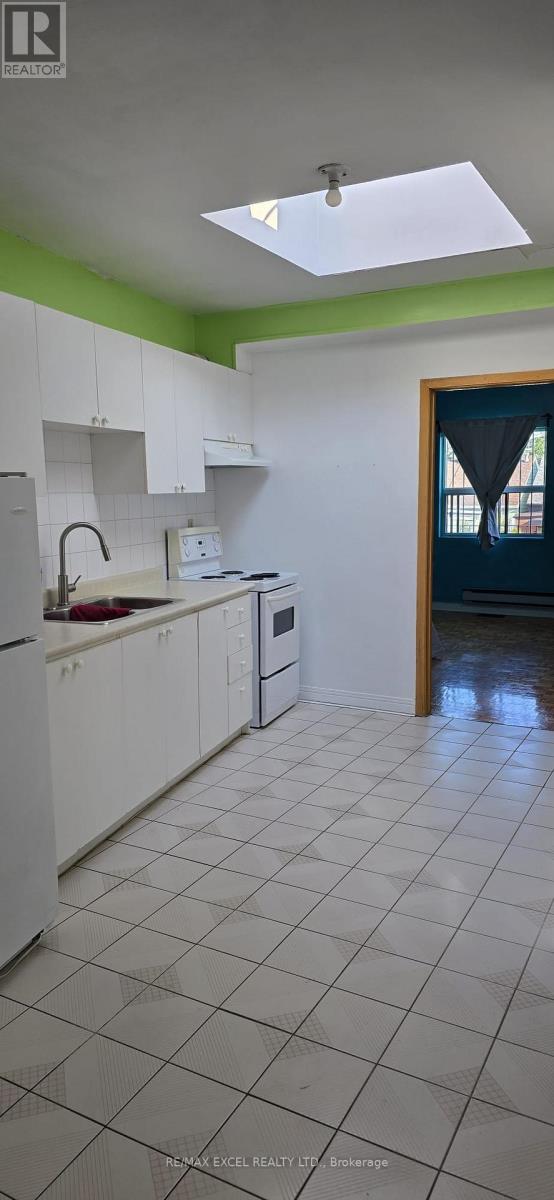 APT #2 - 1584 DUNDAS STREET W