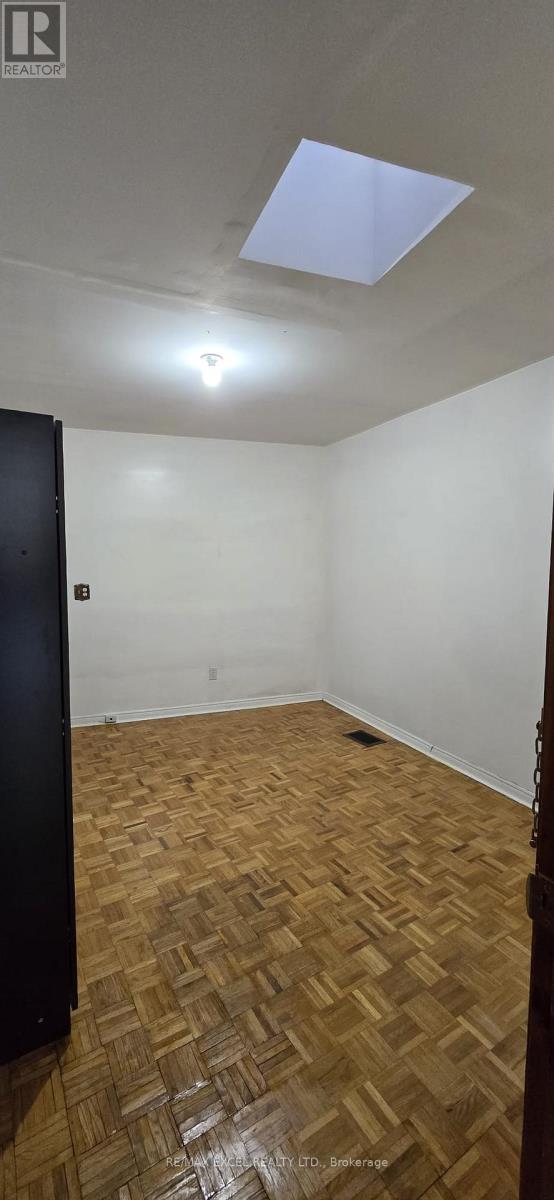 APT #2 - 1584 DUNDAS STREET W