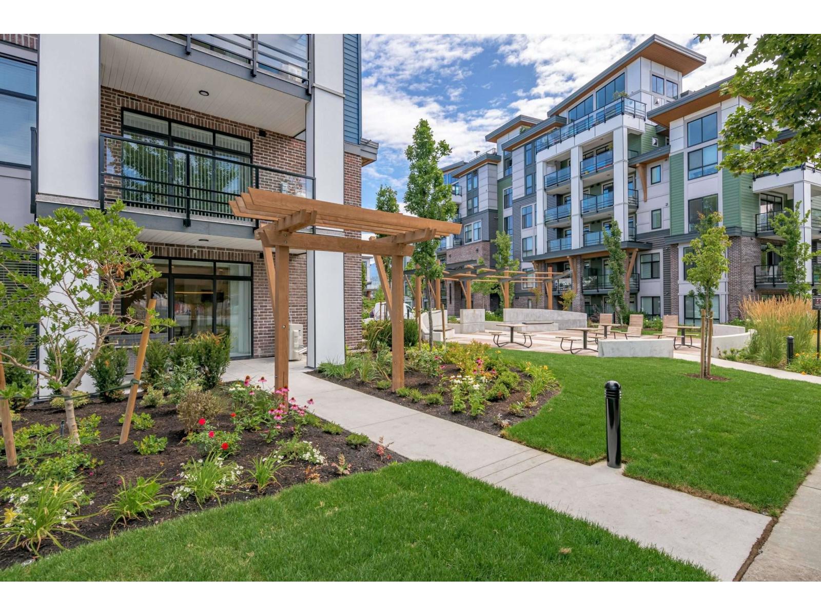 101 45500 Market Way, Garrison Crossing, Chilliwack, British Columbia  V2R 6G5 - Photo 1 - R3156368