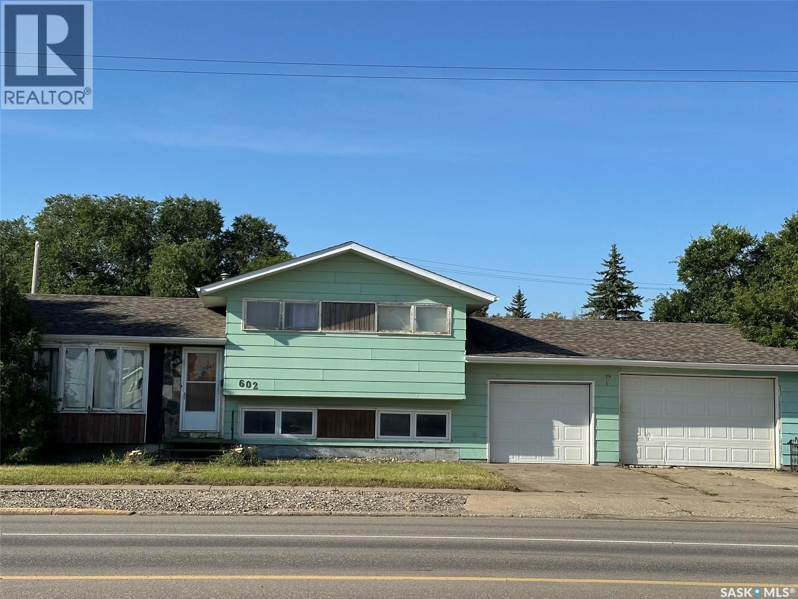602 4th Street, Estevan, Saskatchewan  S4A 0V5 - Photo 1 - SK045800