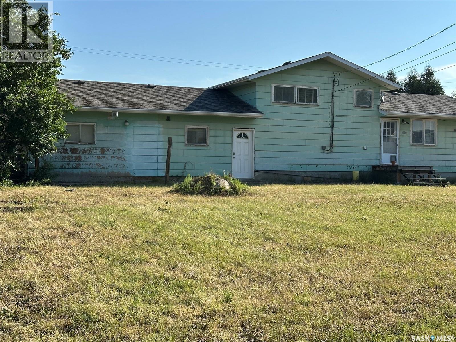 602 4th Street, Estevan, Saskatchewan  S4A 0V5 - Photo 2 - SK045800