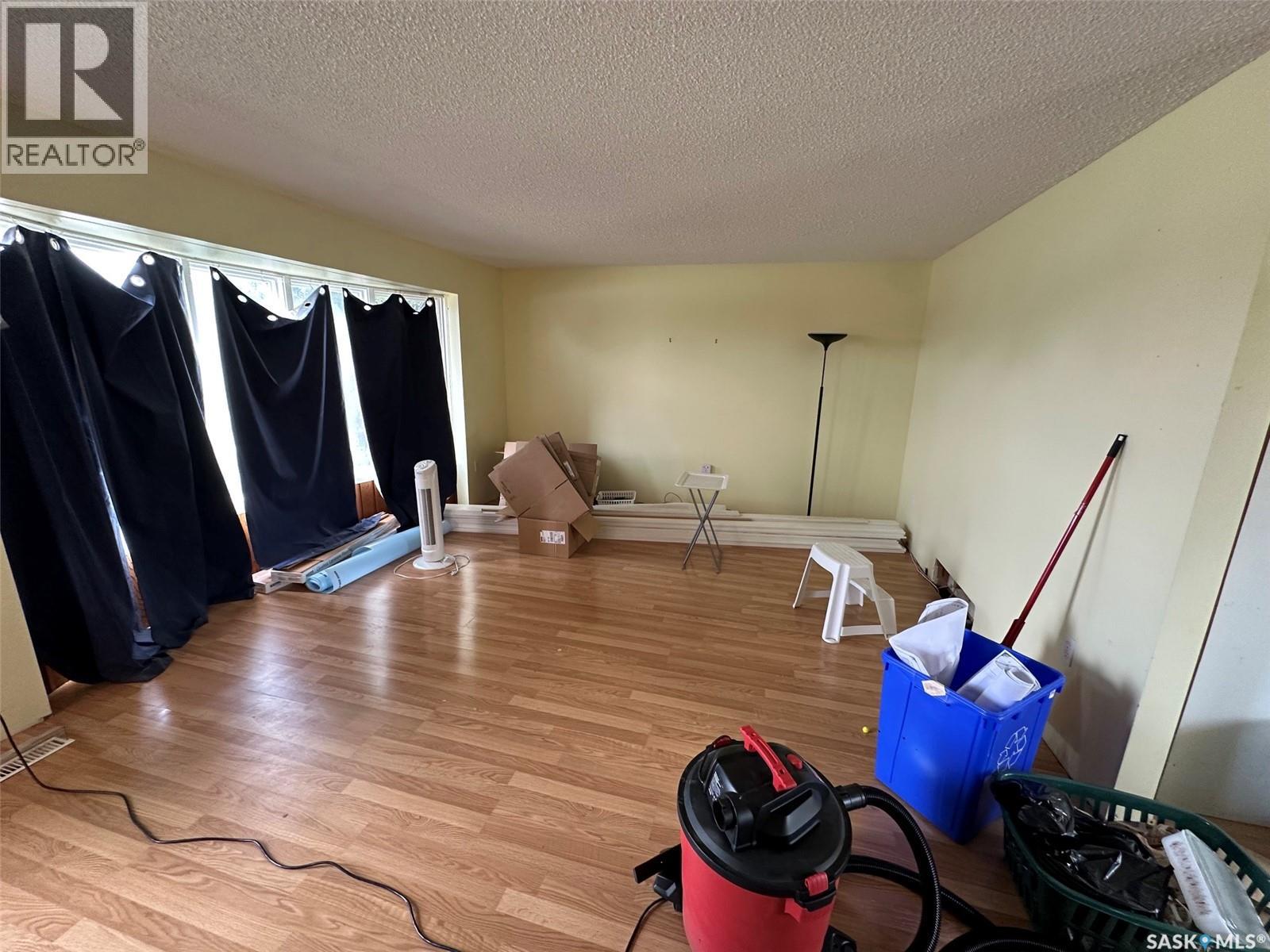 602 4th Street, Estevan, Saskatchewan  S4A 0V5 - Photo 3 - SK045800