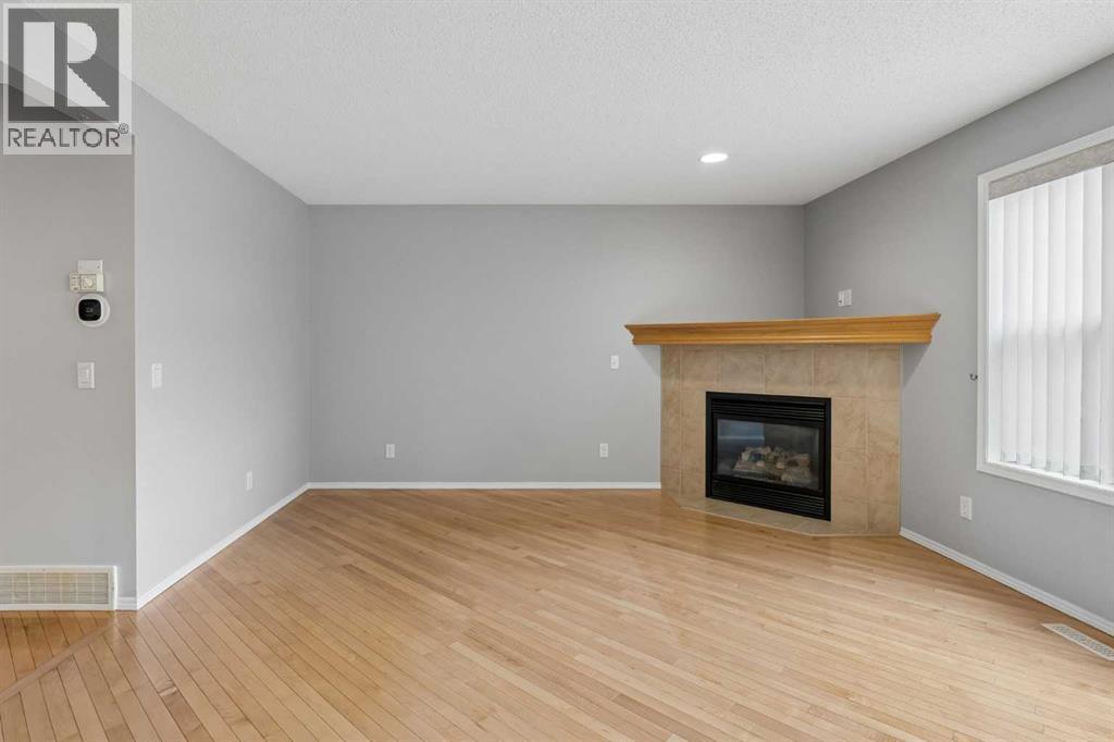 22 Somerside Crescent SW, Calgary, Alberta  T2V 5R4 - Photo 9 - A2335848