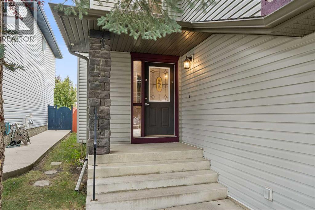 22 Somerside Crescent SW, Calgary, Alberta  T2V 5R4 - Photo 2 - A2335848