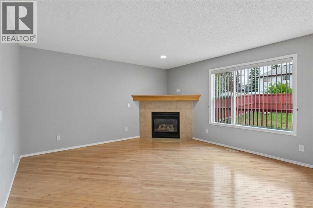 22 Somerside Crescent SW, Calgary, Alberta  T2V 5R4 - Photo 7 - A2335848