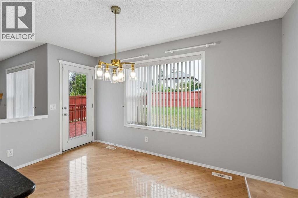 22 Somerside Crescent SW, Calgary, Alberta  T2V 5R4 - Photo 13 - A2335848