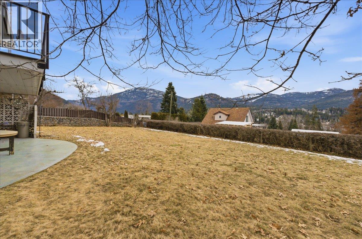 1832 Third Street, Fruitvale, British Columbia V0G 1L1 - Photo 23 - 10377637
