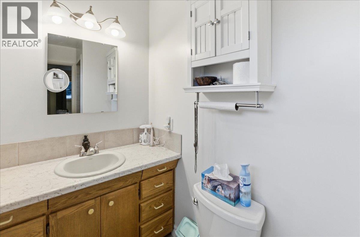 1832 Third Street, Fruitvale, British Columbia V0G 1L1 - Photo 38 - 10377637