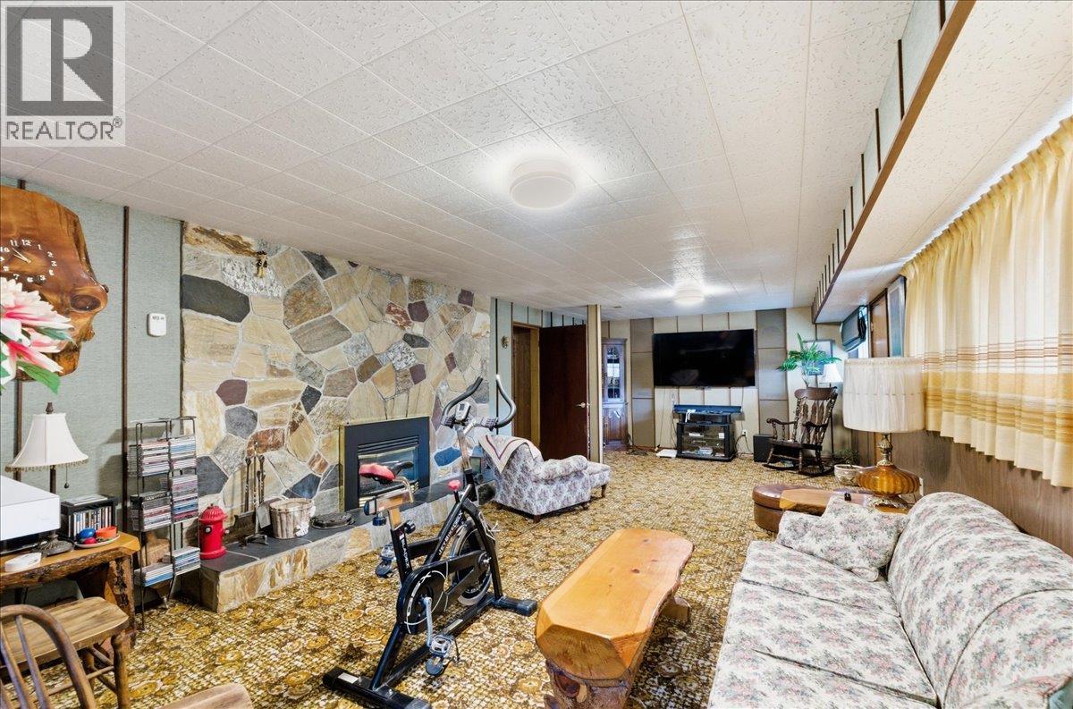 1832 Third Street, Fruitvale, British Columbia V0G 1L1 - Photo 44 - 10377637