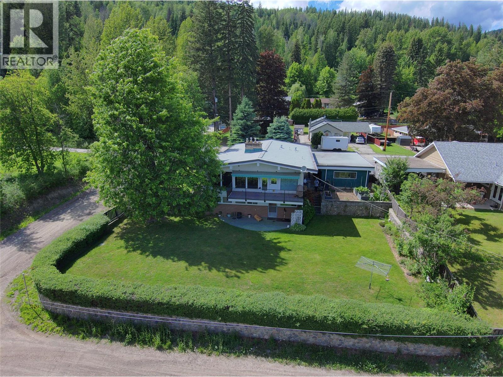 1832 Third Street, Fruitvale, British Columbia V0G 1L1 - Photo 39 - 10377637