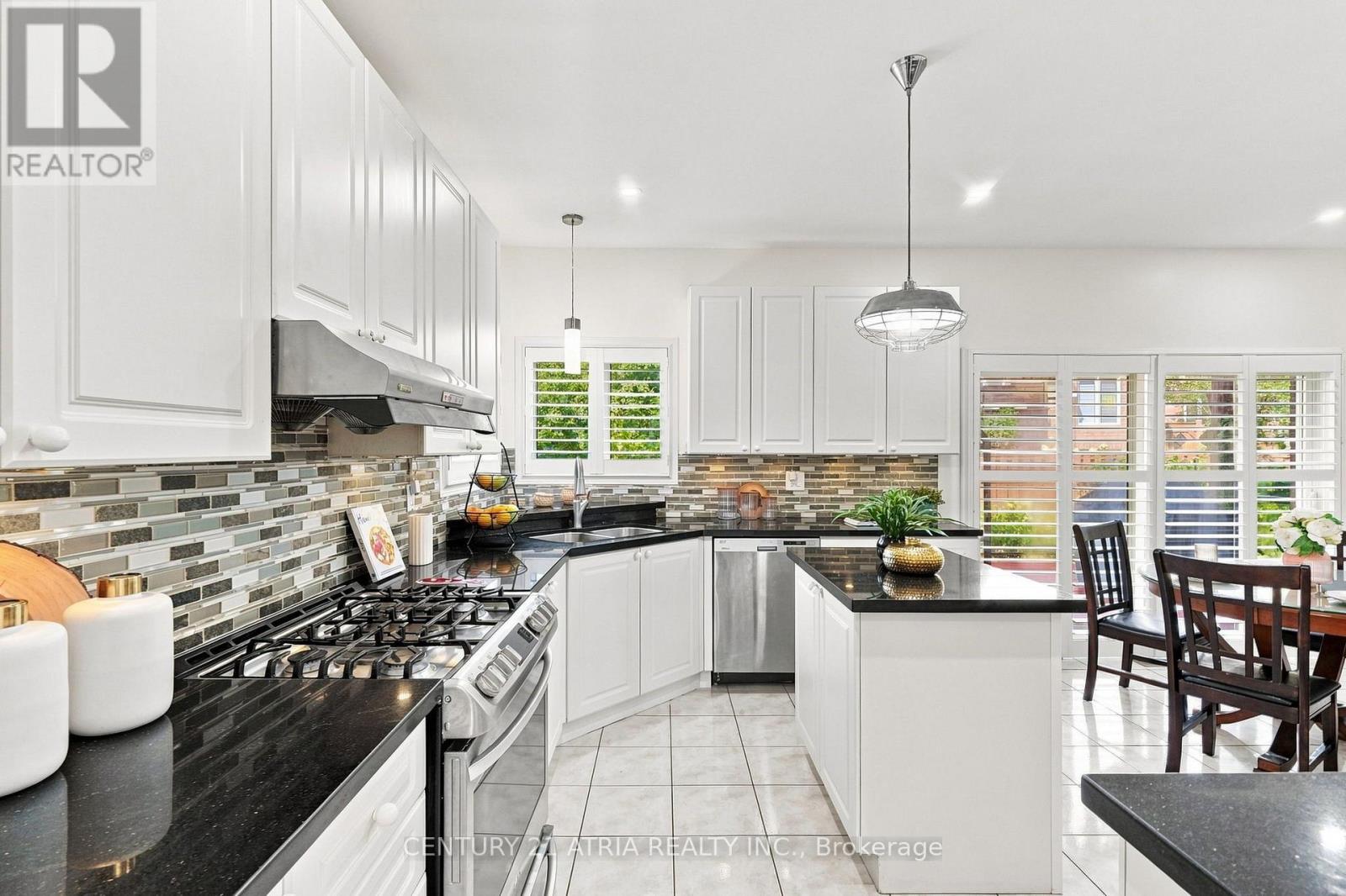 136 Rollinghill Road, Richmond Hill, Ontario  L4E 4E1 - Photo 15 - N13683938